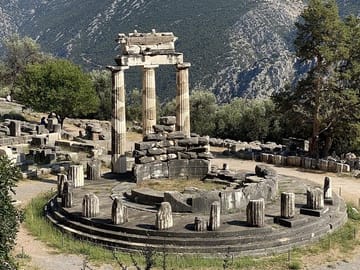 Private 2-Day Tour of Delphi and Meteora from Athens