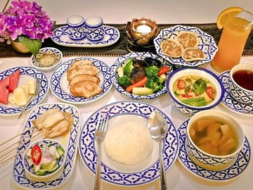 Bangkok Thai Dance Show with Dinner with Private Transfer