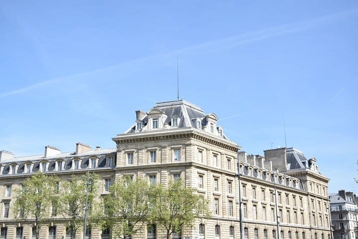 6 hour Paris city tour with Galeries Lafayette, Montmartre and River cruise  2