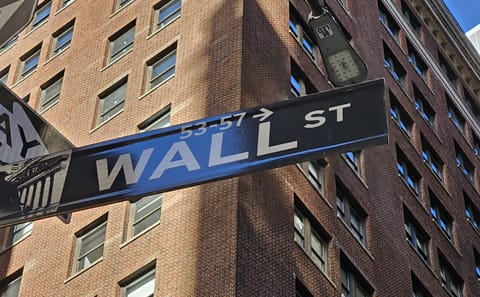 Walking Tour of Wall Street, 9/11 Memorial & Charging Bull in NYC