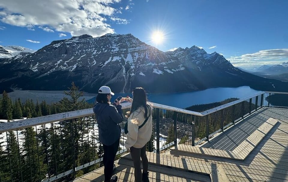 Explore Moraine, Lake Louise, Emerald & Peyto Lakes from Calgary