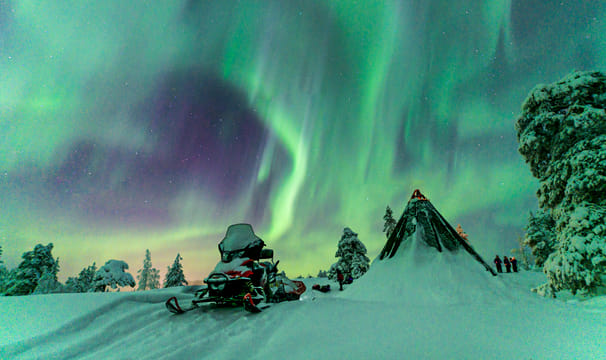 Hunting Northern Lights by Snowmobile - Rovaniemi