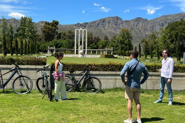 Bella Private Tours: Private Winelands Day: Franschhoek Wine Tram, Stellenbosch & Paarl — Franschhoek - Photo 7
