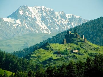 4 Full days in Georgia with private tour, free aiport