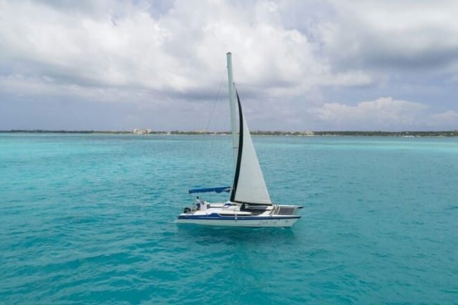 Isla Mujeres Premium Tour in Catamaran with Snorkel and Buffet