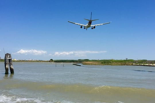 Private Transfer from Venice Airport to Hotel in Venice City Center