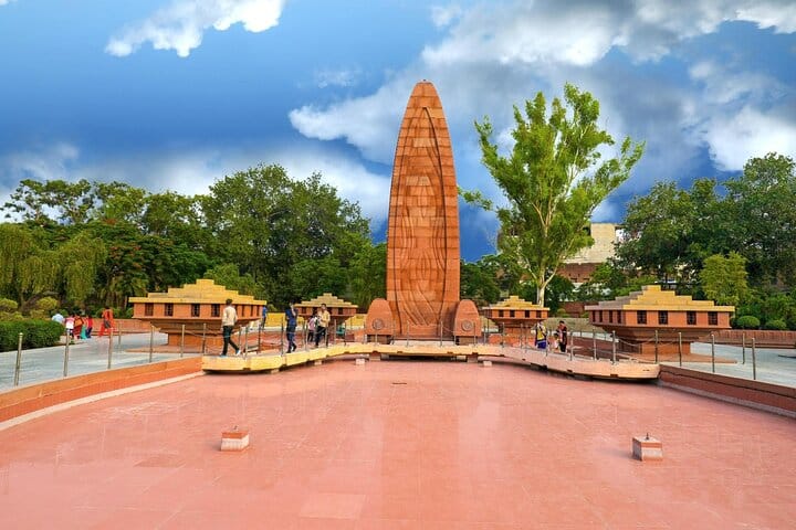 Amritsar: Golden Temples & Historic Sites Tour