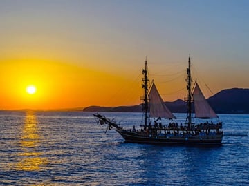 Sunset Dinner Cruise in Alanya with Soft Drinks and Transfer