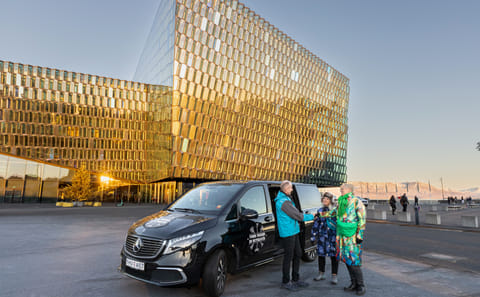 Private 6-Hour Reykjavík and Seltjarnarnes Tour with Transfer