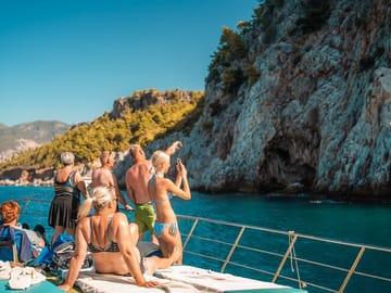 Alanya Coastal Boat Tour with Lunch and Soft Drinks
