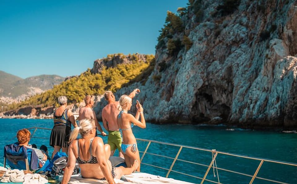 Alanya Coastal Boat Tour with Lunch and Soft Drinks