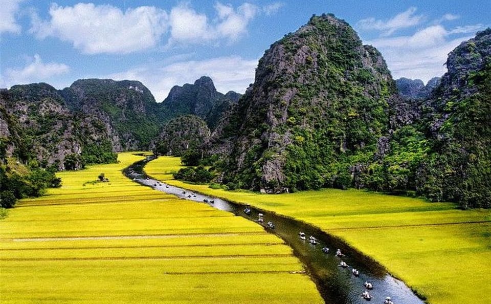 Ninh Binh day trip: Hoa Lu, Tam Coc boat ride and bike tour