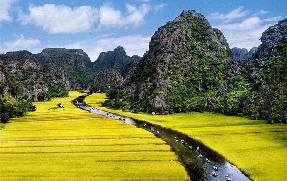 Ninh Binh day trip: Hoa Lu, Tam Coc boat ride and bike tour
