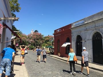 Small-Group Cultural Day Trip to Colonia del Sacramento