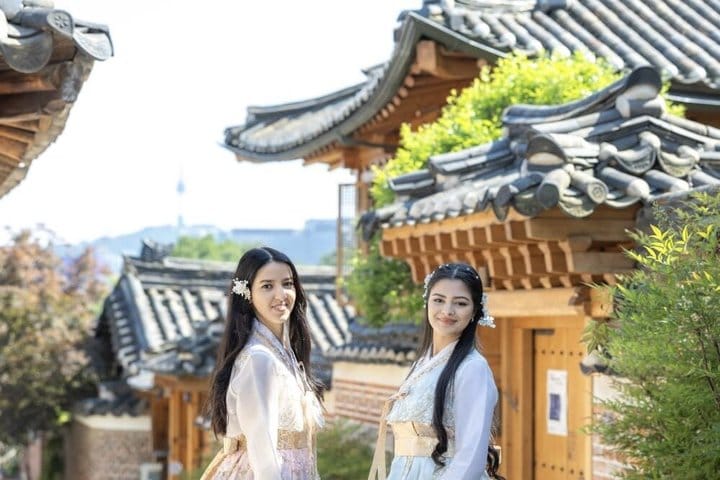 Korea hanbok private photoshoot in gyeongbokgung palace (family/group)
