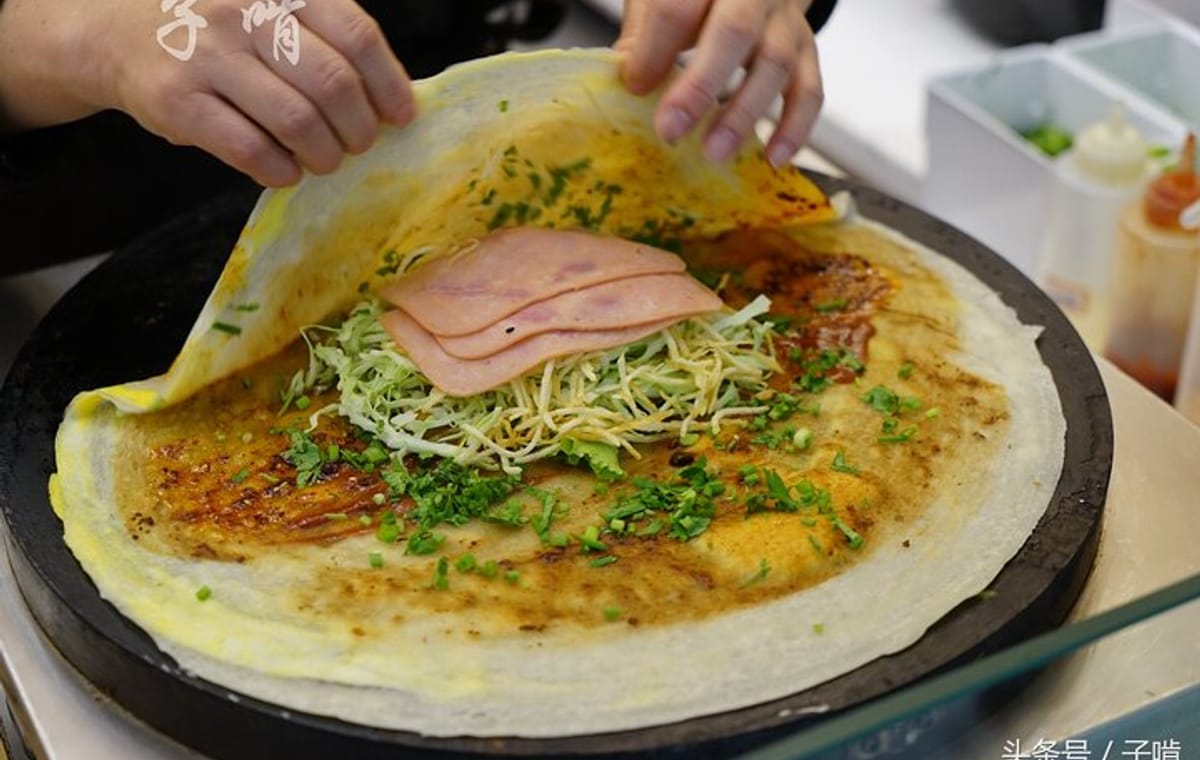 Beijing small group Morning Breakfast tour at local restaurants.