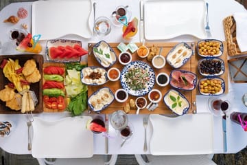 Alanya Seafront Dinner Experience at a Beachside Restaurant