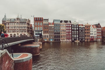 Photoshoot Experience at Damrak Waterfront in Amsterdam