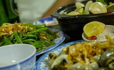 Motorcycle Food Tasting Tour in Ho Chi Minh City
