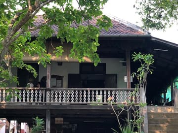 Morning Walking Tour of Local Life in Battambang