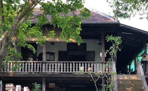 Morning Walking Tour of Local Life in Battambang