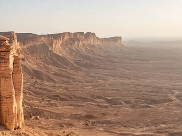 3-Day Tour: Edge of the World, City tour and Red Sand from Riyadh