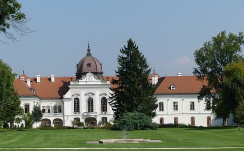 Gödöllő Palace Tour from Budapest: Explore Sisi's Retreat