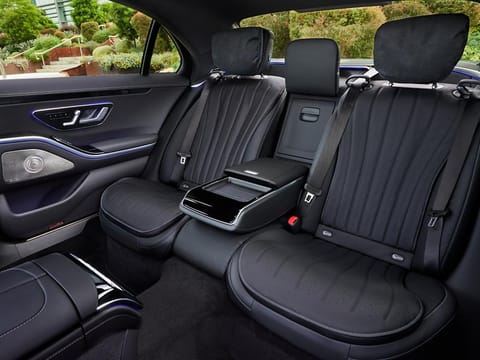 Private Transfer Reykjavik Airport RVK →  Reykjavik - Private Jet - Luxury Sedan 2 Pax, photo 3