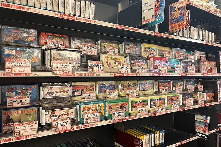 Nostalgia Walking Tour with Anime and Retro Gaming in Akihabara