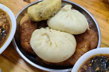 Beijing Small Group Morning Breakfast Tour at Local Eateries