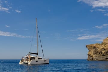 Luxury Sailing Tour from Fira to Thirassia Island