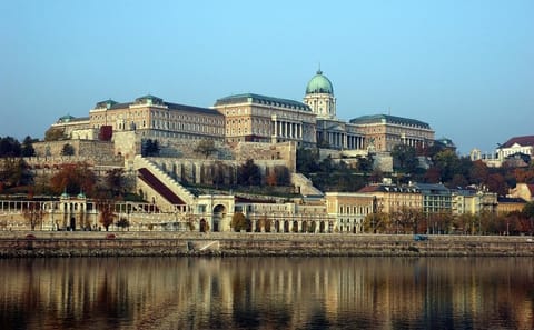 Budapest Castle District Walking Tour: History and Landmarks