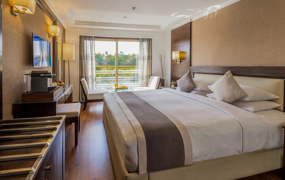 4 Days Nile Cruise Aswan Luxor Hot Air Balloon with Abu Simbel