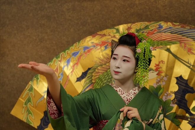 The Art of Geisha: Exclusive Show & Gion Walking Tour 7