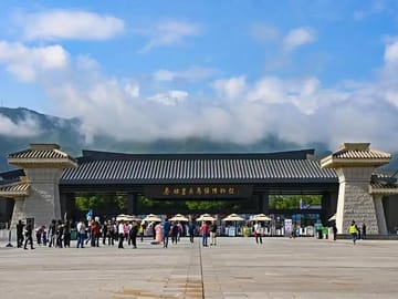 Private Tour of Terracotta Warriors and Lishan Garden in Xi'an