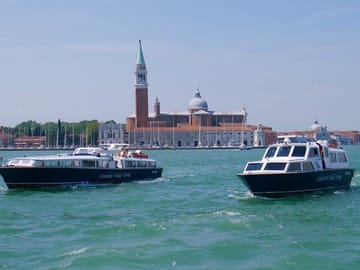 Private Boat Rental with Driver in Venice for 2.5 Hours