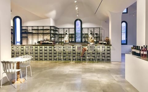 Wine Tasting Tour in Akrotiri and Thera with Oia Sunset