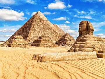 Cairo Day Tour: Pyramids of Giza and Egyptian Museum by Plane