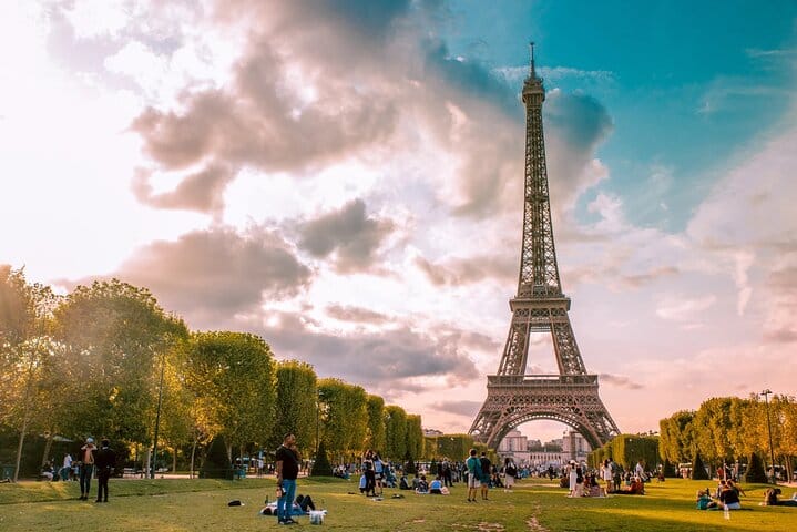 Half-Day Eiffel and River Cruise Private Tour 8