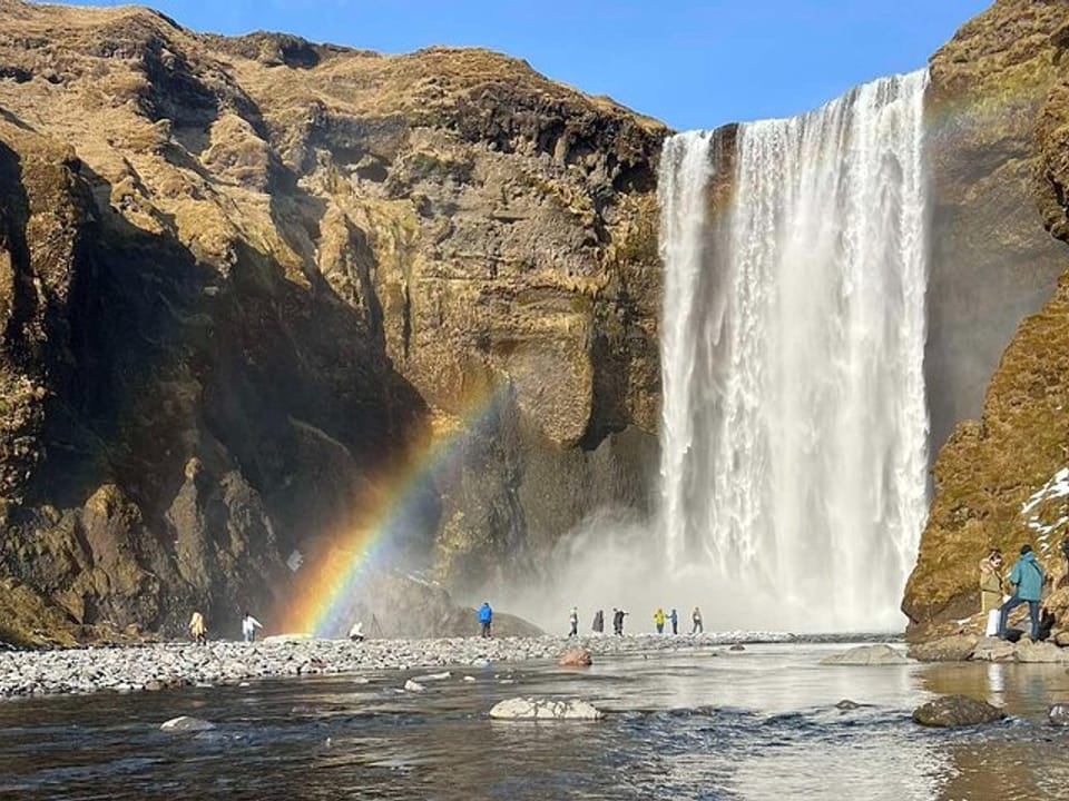 Private South Coast Tour – Mercedes-Benz V-Class (1–6 Passengers) — Ride Iceland