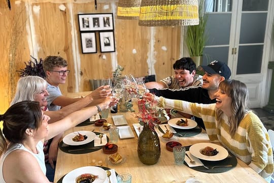 High-quality private culinary experience for small groups: Menu with Paella, tapas tasting and market visit