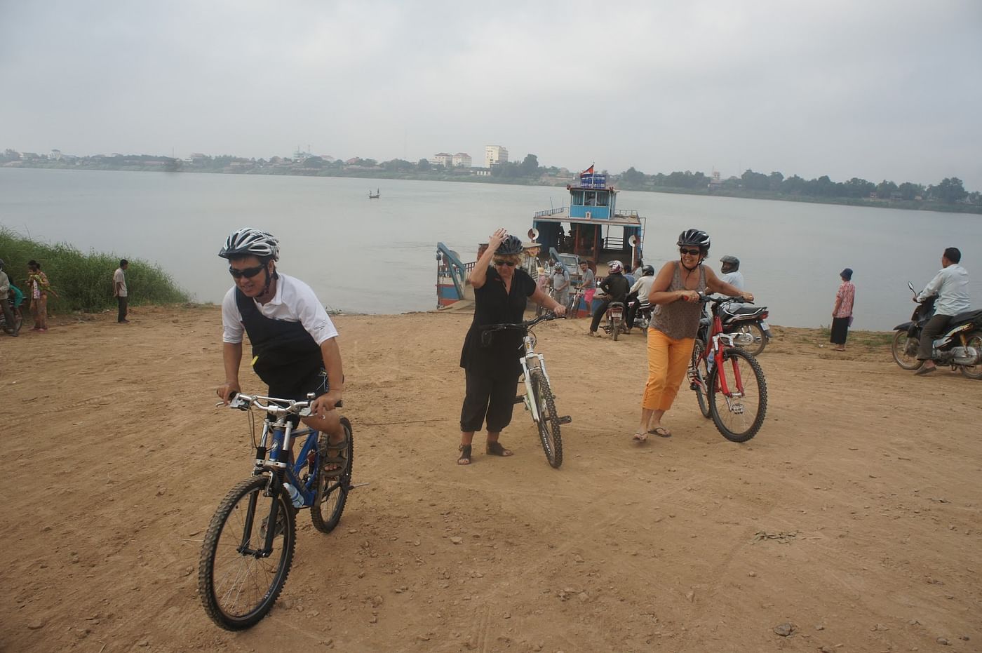 Biking Adventure Through the Scenic Islands of Phnom Penh