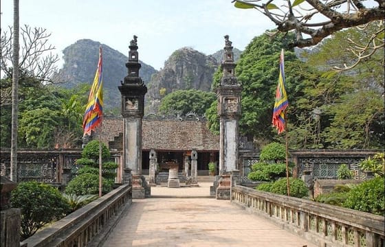 Ninh Binh Daily Tour: Hoa Lu – Tam Coc boat trip and Bike