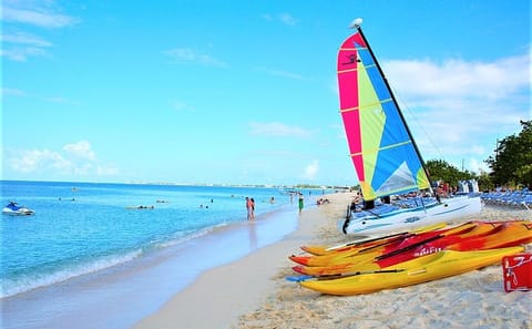 Private Day Trip to Negril's Seven Mile Beach and Rick's Cafe from Falmouth
