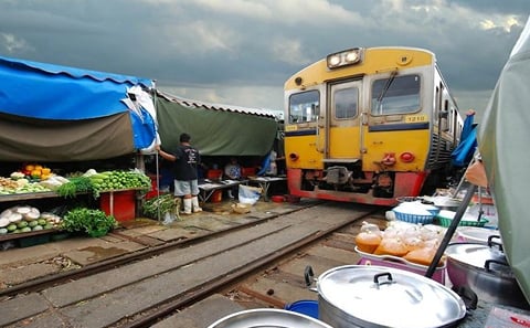 Maeklong Railway Market and Amphawa Floating Market Tour