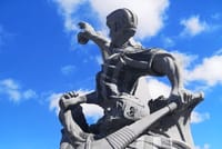 Walk historic Kilkenny with a qualified tour guide. (English) 4