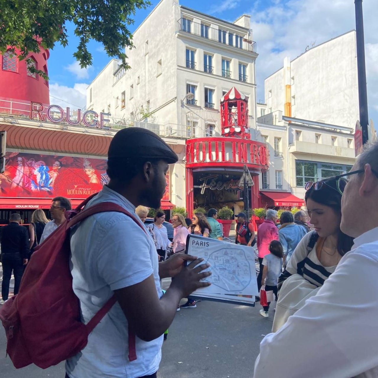 A private tour with spanish tourist with René Kim our parisian guide in front of Le Moulin Rouge