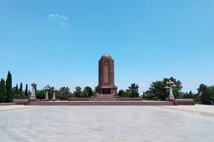 Nizami_Ganjavi_mausoleum_in_Ganja,_Azerbaijan_Ganja_tour_Baku_Nizami_Ganjavi-VLA Travel-01
