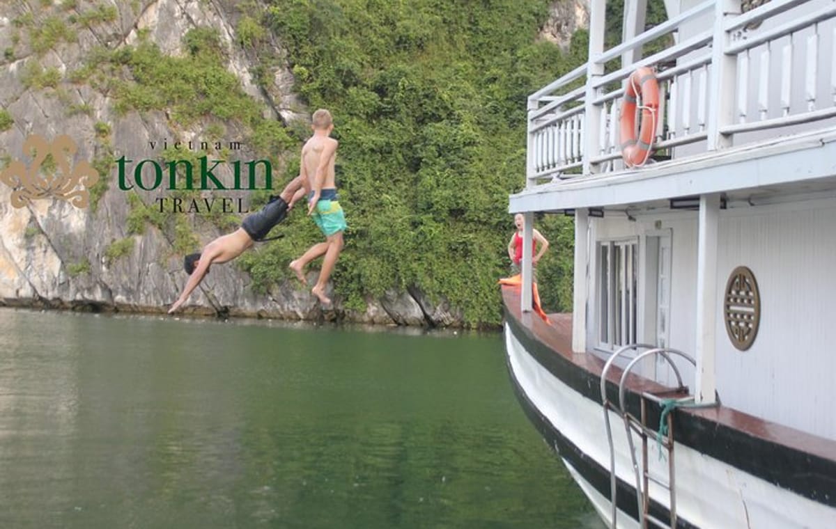 Boutique cruise Lan Ha bay 3 days 2 nights Tour: Kayaking, swimming, biking