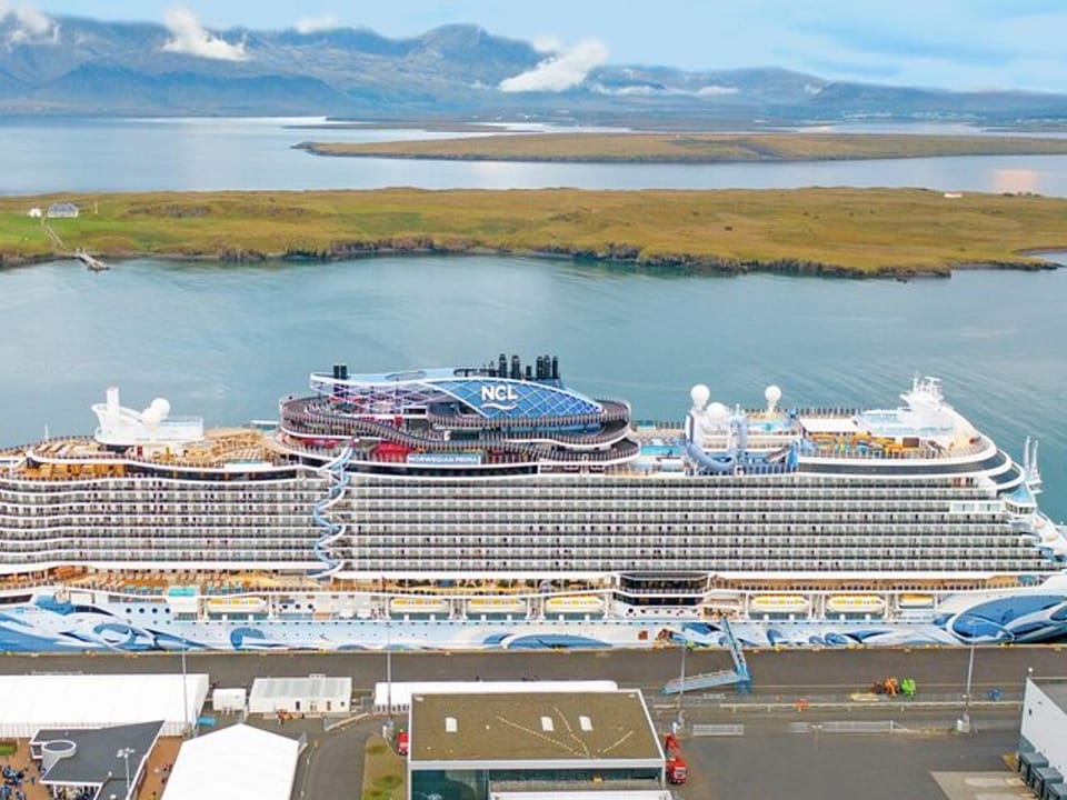 Keflavik Airport Transfer to Reykjavik Cruise Port — Hyper Taxi